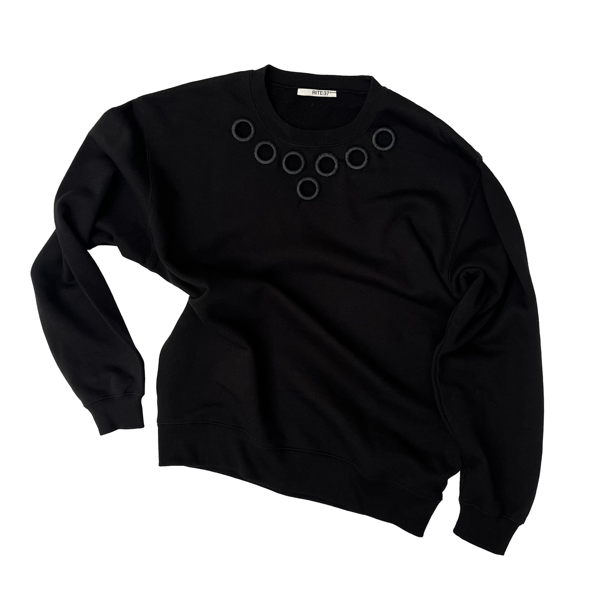 36.2° Bound sweatshirt in black with circular cut-out details