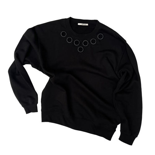 36.2° Bound sweatshirt in black with circular cut-out details